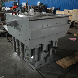 Fabricants d'équipements complets pour la fabrication de divers types de briques, y compris des moules de machine, des noyaux et des composants de traitement non standard. - Product Image 3