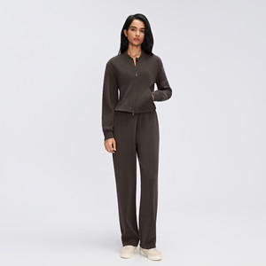 Completo Sportivo Autunnale da Donna 2 Pezzi: Pantaloni Larghi a Gamba Dritta e Top a Maniche Lunghe con Collo Alto, Personalizzabile con Logo - Product Image 5