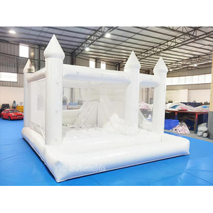 Château gonflable blanc pour mariage avec toboggan et piscine à balles pour location événementielle - Product Image 2