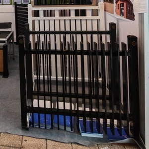 Panneaux <span class=keywords><strong>de</strong></span> clôture <span class=keywords><strong>de</strong></span> jardin en alliage d'aluminium <span class=keywords><strong>de</strong></span> haute qualité, livraison rapide, nouvelle arrivée, prix abordable, forte vente, directement <span class=keywords><strong>de</strong></span> l'usine. - Product Image 1