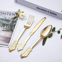 Vaisselle de fête personnalisée de style européen en or clair noir assiettes de fête jetables assiettes plats tasse fourchettes ensemble de vente en gros