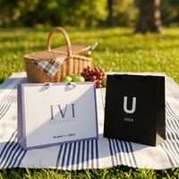 Sacs en papier kraft recyclé pour cosmétiques et vêtements, sacs de shopping personnalisés de luxe verts avec poignées torsadées