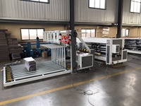 Machine à rainurer et empileuse de carton ondulé automatique MJKC-1 avec convoyeur pour l'insertion de inserts dans les machines à boîtes