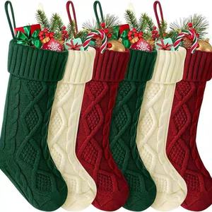 Ensemble de décorations de Noël en tissu tricoté polyester Yiwu Southpeak avec sac à bonbons assorti pour la maison - Product Image 1
