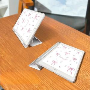 เคสสำหรับ iPad รุ่นที่ 11 ปี 2025 (11 นิ้ว) แบบใส พับได้สามตอน ทำจากซิลิโคน ลายโบว์สีชมพู ป้องกันการกระแทก - Product Image 4