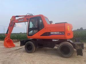 Excavatrice sur chenilles <span class=keywords><strong>d</strong></span>'<span class=keywords><strong>occasion</strong></span> <span class=keywords><strong>DOO</strong></span>-SAN DH300LC-7 de 29,6 tonnes, moteur diesel turbocompressé 6 cylindres de 147 kW, pompe hydraulique pour travaux de construction - Product Image 4