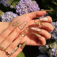 Faux ongles à presser en acrylique, motif forêt, dégradé vert nude, fleurs 3D peintes à la main, papillon doré, forme amande, vente en gros pour les fêtes
