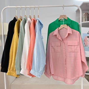 Camisa de Verano Moderna A000 en Seda Texturizada Suave y Fresca con Bolsillos de Parche, Blusa de Manga Larga con Cuello Camisero Casual - Product Image 1