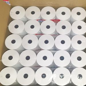 กระดาษม้วนความร้อนสำหรับเครื่องบันทึกเงินสดจากโรงงานโดยตรง ขนาด 80 มม. 57 มม. สำหรับใบเสร็จรับเงินแคชเชียร์ POS <span class=keywords><strong>ATM</strong></span> ธนาคาร - Product Image 3