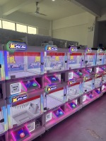 Vente directe fabricant : Mini machine de griffes d'arcade de bureau à monnayeur, petite, pour intérieur, pour entreprises et aires de jeux