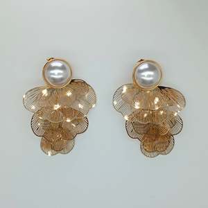Pendientes de Moda con Perlas, Chapados en Oro, Acero Inoxidable 316L, Joyería Destacada - Product Image 1