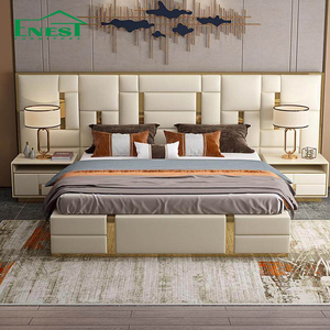 Letto di Lusso Moderno Queen Size con Struttura in Legno e Vera Pelle, Divano Letto Classico, Set di Arredamento Alla Moda per Camera da Letto - Product Image 1