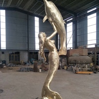 Sculptures de décoration de plage grandeur nature en bronze, magnifiques sculptures de sirène avec dauphin, fontaine d'eau pour piscine