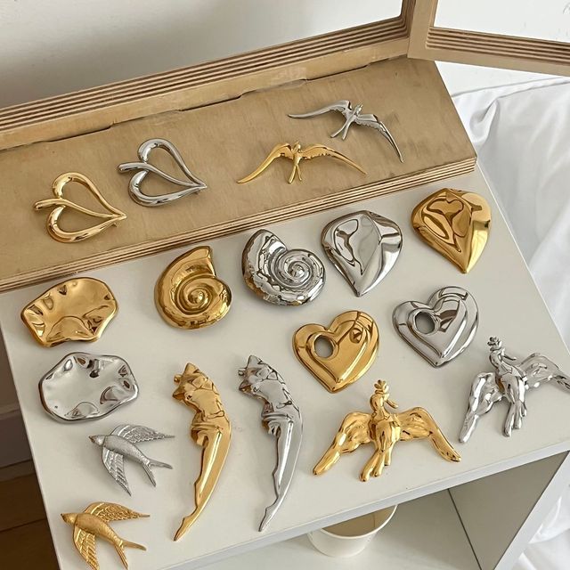 Fashion Jewelry 18K Gold Plated Stainless Steel Women Inspired Luxury Designer Brooches Designer Brooches and Pins Women