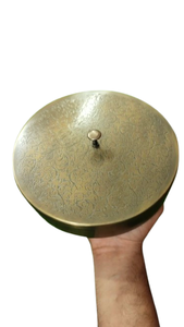 Boîte à masala en laiton avec 6 compartiments et cuillère |   Conteneur de rangement pour épices indiennes traditionnelles pour la cuisine et la salle à manger - Product Image 1