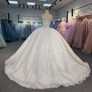 Robe de mariée de luxe Dy8503 sans manches, col cœur, couleur bonbon, ornée de sequins et de perles, style princesse, avec traîne chapelle - Product Image 2