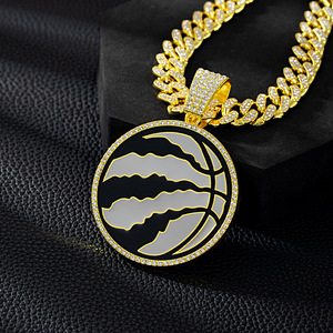 Collier Hip-Hop pour Enfants avec Pendentif Émaillé Logo Basketball des Raptors de Toronto, Chaîne Maille Cubaine, pour Fans de Sport <span class=keywords><strong>NBA</strong></span> - Product Image 3