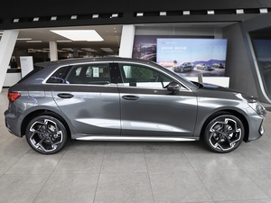 Audi A3 Modèle Sportback 35TFSI Édition Prestige + Pack Luxe Sélection - Product Image 3