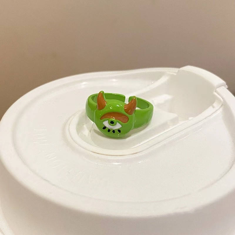 สีสันสดใส มอนสเตอร์สีเขียวเพิกเฉยต่อวงแหวนตา