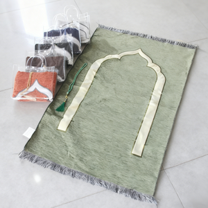 Cómoda alfombra de chenilla en forma de arco, equipada con Tasbih y bolso transparente - base antideslizante para camping - Product Image 1