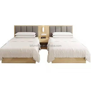 Camas de Hotel Modernas y Ecológicas de Madera Maciza, con Cabeceras Tapizadas, Personalizables en Tamaño y Color para Dormitorio, a Precio Accesible - Product Image 1
