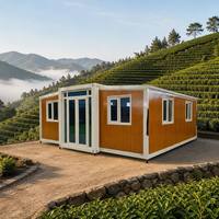 Maison conteneur modulaire extensible à double aile, à structure blanche et aspect bois, pour rétrocadeau de montagne en plantation de thé, vente en gros OEM