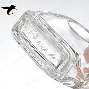 Bouteilles en verre vides personnalisées classiques avec logo, 500 ml, pour vodka, brandy, whisky et tequila, avec bouchon couronne et impression sérigraphique - Product Image 6