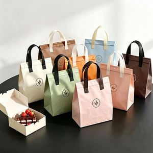 Sac isotherme durable et biodégradable en non-tissé avec isolation en feuille d'aluminium, réutilisable pour le café à emporter et les expositions - Product Image 1
