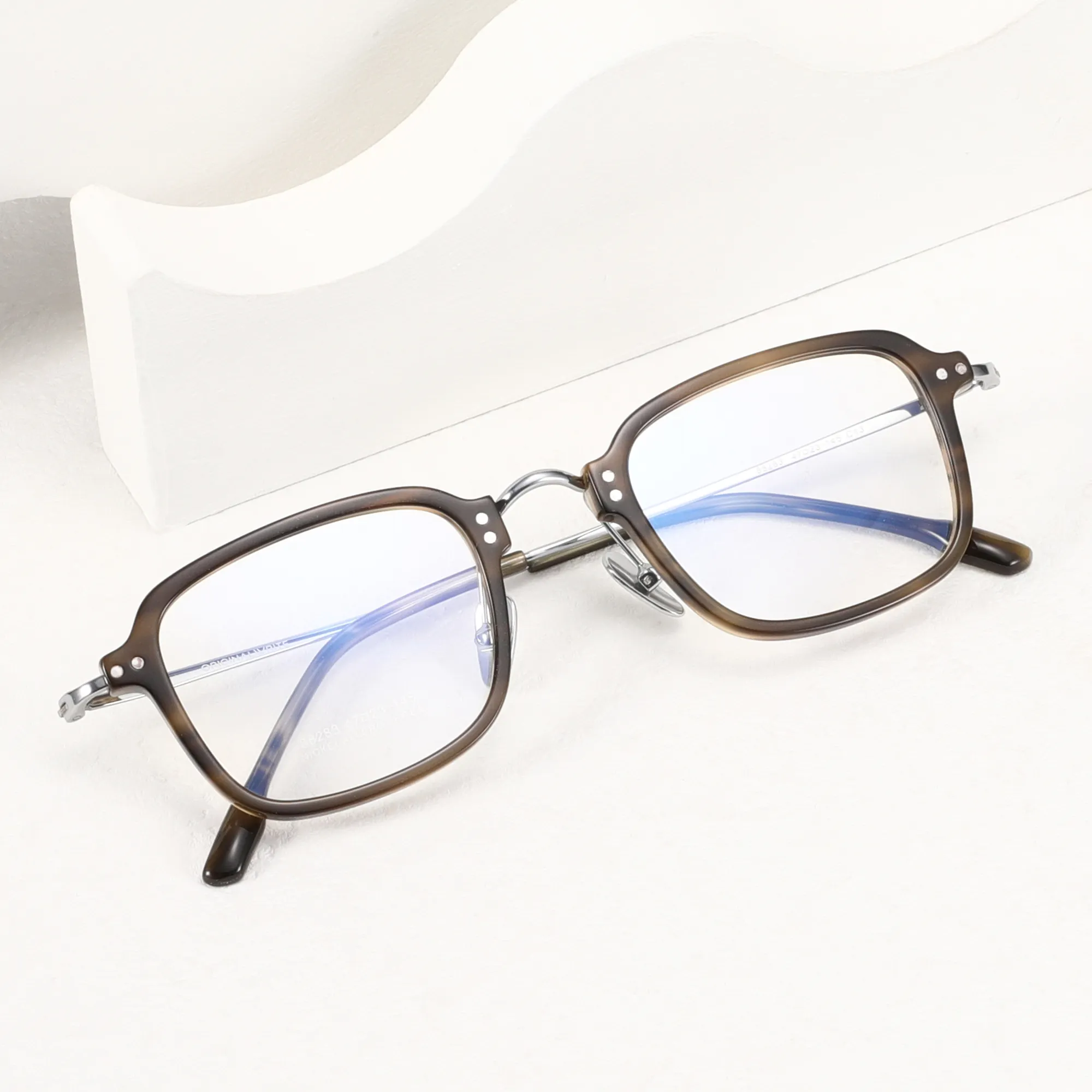 スクエアゴールドエッジアイスブルー超軽量チタンメガネフレームファッショナブルなユニセックスアンチブルーライト眼鏡フレーム