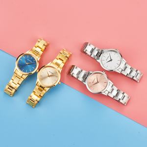 Offre Spéciale – Ensemble de Bijoux 5 Pièces pour Femme en Acier Inoxydable Style Affaires Vieilli – Montre, Bracelet et Joncs - Product Image 5