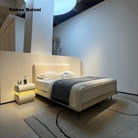 Ensemble de lit de luxe avec tête de lit réglable en bois, cadre en bois, rembourrage en tissu doux, design moderne, literie personnalisable pour chambre à coucher