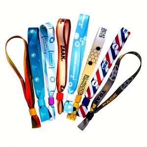 Bracelets en polyester imprimés par transfert thermique personnalisés, jetables, pour événements, concerts et fêtes - Product Image 1
