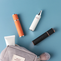Bouteille d'atomiseur de parfum en cuir de luxe de 10ml Logo personnalisé pompe capuchon de pulvérisation décalcomanie manipulation de Surface Carton emballé utilisation de soins personnels