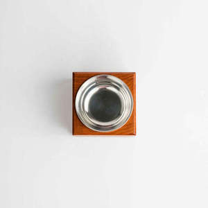Brûleur d'encens carré moderne en bois, fait main, écologique, avec détails sculptés en bois de santal/bambou, insert en métal amovible - Product Image 3