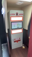 Machine de photomaton vintage fermée avec système DSLR professionnel