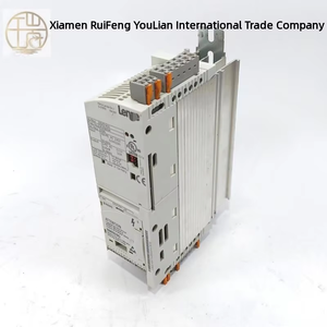 وحدة تحكم صناعية أصلية جديدة E82ev551s2b 00421450 240 فولت E82ev551-2b جاهزة للشحن، وحدة تحكم مبرمجة مخصصة للأتمتة الصناعية - Product Image 1