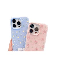 Combinaison de fleurs fraîches et de feuilles vertes ; Convient comme coque de téléphone pour l'Apple 16 Pro Max.
