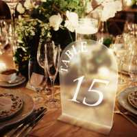 Vente directe usine : Présentoir de table en acrylique dépoli écologique avec impression UV, numéros de table de fête 1 à 20