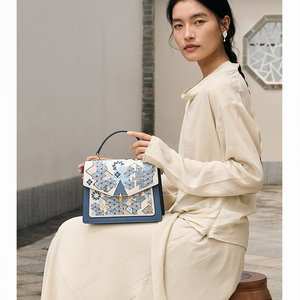 Bolso de Mano Bordado con Patrón Geométrico, Estilo Chino Moderno, Bolso Bandolera de Cuero Genuino - Product Image 4