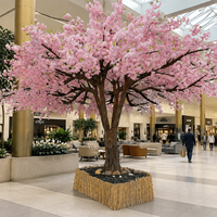 Grand arbre artificiel de cerisier réaliste, fleurs roses denses, tronc en fibre de verre pour la décoration intérieure d'hôtels, centres commerciaux et restaurants