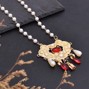 Collar con colgante de cadena de perlas, collar chino con candado de la suerte - Product Image 4