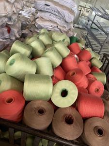 <span class=keywords><strong>Fil</strong></span> à coudre en polyester teint 100% polyester <span class=keywords><strong>fil</strong></span>é 40s/2/3 couleur unie en gros - Product Image 6