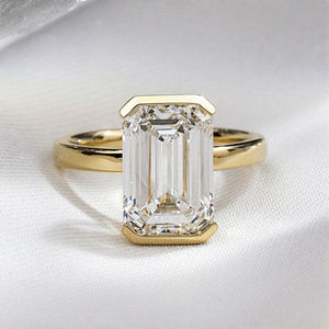Bague de luxe unisexe Tishya Diamond avec certificat IGI personnalisé, or massif 14 carats, diamant de taille émeraude de 5 carats, E VS1, diamant de laboratoire cultivé - Product Image 3