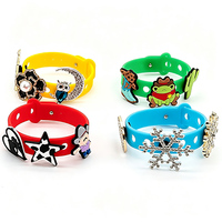 Bracelets en silicone ajustables avec logo personnalisable pour charms de sabots Jibbitz, cadeaux de fête, accessoires quotidiens pour garçons, filles et romantiques