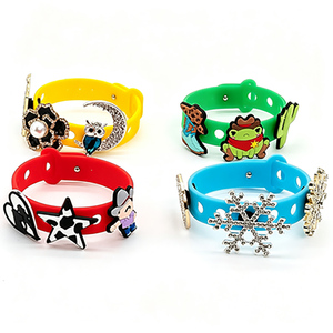 Braccialetti in Silicone Personalizzabili con Logo Regolabile per Jibbitz Clog Charms, Gadget per Feste, Accessori Quotidiani per Ragazzi e Ragazze, Romantici - Product Image 5