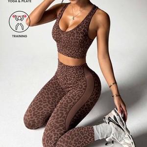 <span class=keywords><strong>Conjunto</strong></span> de yoga sin costuras con estampado de leopardo <span class=keywords><strong>para</strong></span> mujer, 2 piezas: leggings de cintura alta con efecto fruncido y sujetador deportivo de espalda cruzada, ropa deportiva <span class=keywords><strong>para</strong></span> entrenamiento y gimnasio. - Product Image 3