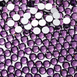 Strass en <span class=keywords><strong>verre</strong></span> à dos plat brillant en gros pour la décoration de chaussures et de <span class=keywords><strong>sous</strong></span>-vêtements pour femmes, strass SS20 en vrac - Product Image 6