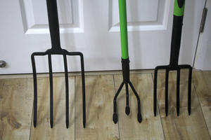 Fourche <span class=keywords><strong>à</strong></span> bouse de terre tournante agricole Fourchette en acier fer <span class=keywords><strong>à</strong></span> quatre dents Houe Plantation Légumes Tournant Ail Manganèse Fourchette en acier - Product Image 5