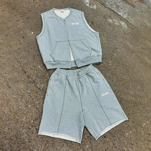 Conjunto deportivo personalizado de dos piezas, chaleco con cremallera y pantalones cortos 100% algodón, diseño de conjunto deportivo para hombre. - Product Image 2