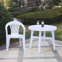 Chaise de jardin en plastique robuste, blanche, empilable, pour événements en plein air et détente à domicile
